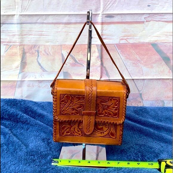 Hand-tooled leather square box shoulder purse - Picture 1 of 9